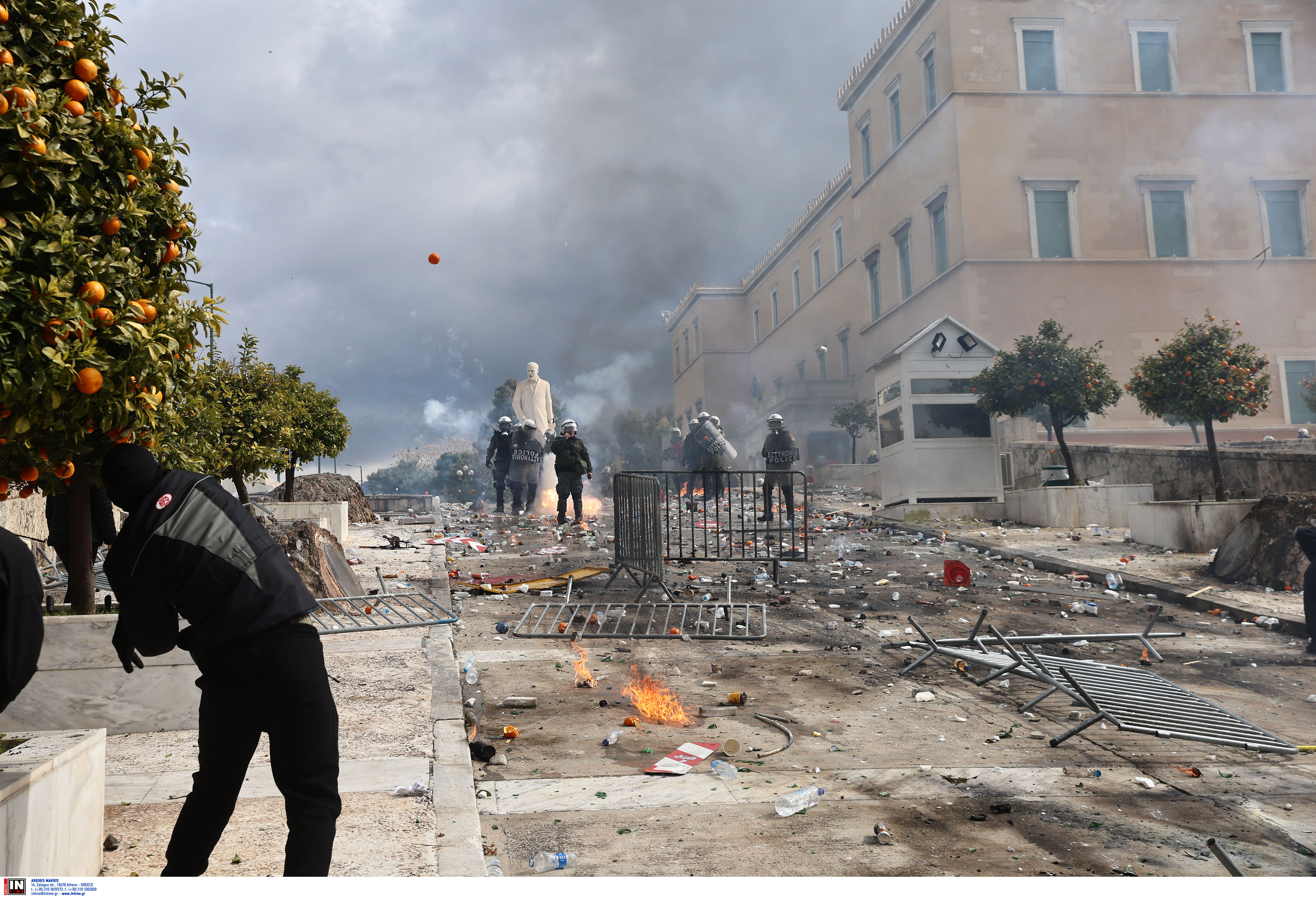 Συγκεντρώσεις για τα Τέμπη: Μολότοφ και χημικά σε Αθήνα και Θεσσαλονίκη-2