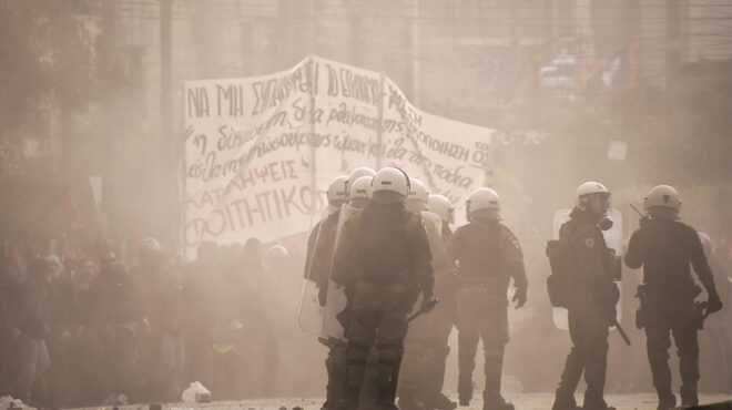 πετροπόλεμος-μολότοφ-και-συντονισμέ-563493049