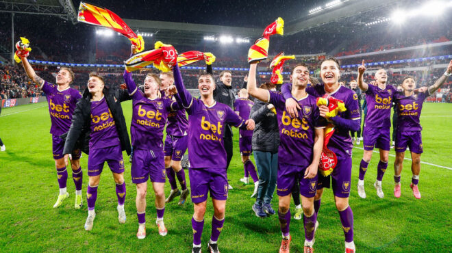 oι-αετοί-προχωρούν-με-τη-φωνή-του-νονού-563490169