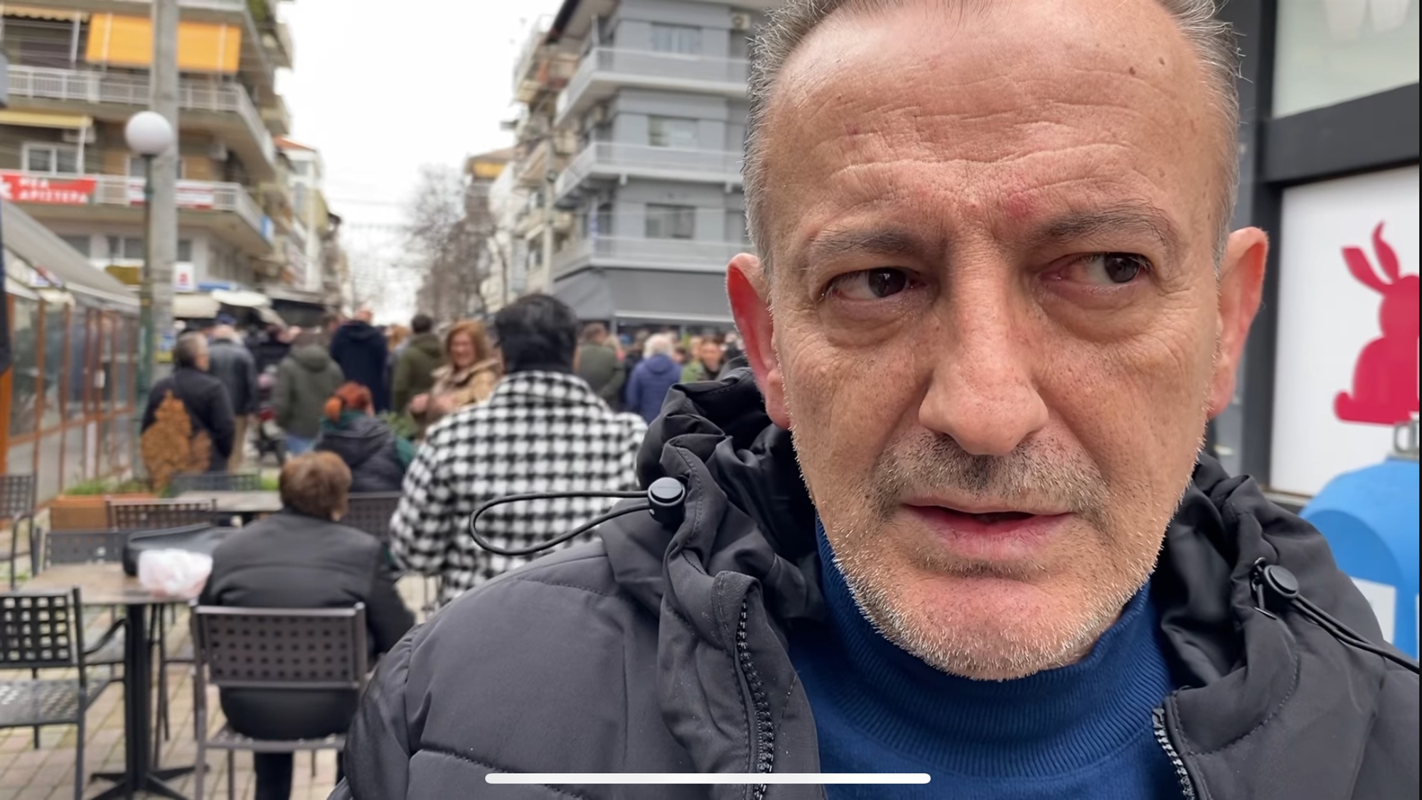 «Καθόμαστε και μιλάμε με τις φωτογραφίες»-1