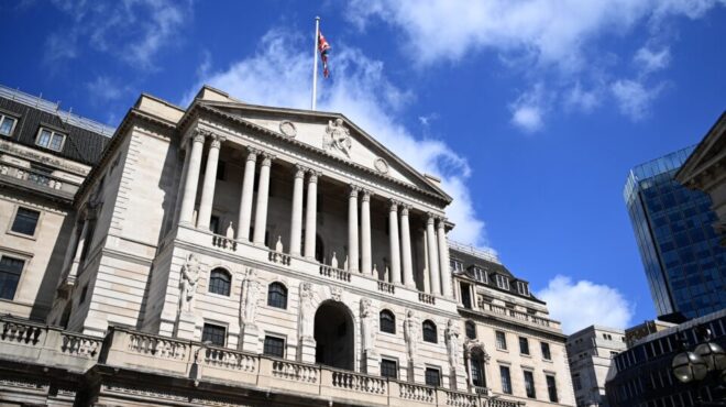 τράπεζα-της-αγγλίας-εμπόδιο-η-μείωση-τ-563454055