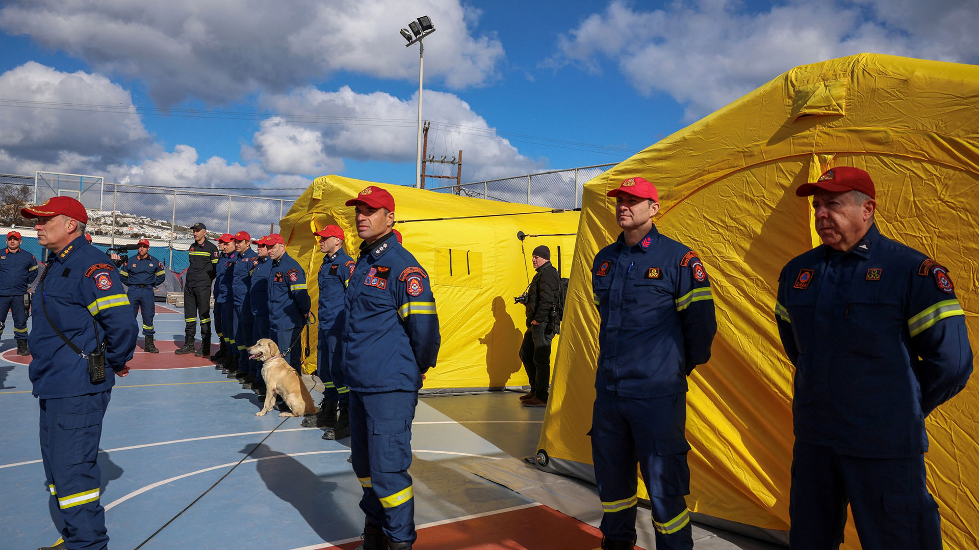 Σεισμοί: Ολα τα βλέμματα στη Σαντορίνη-1