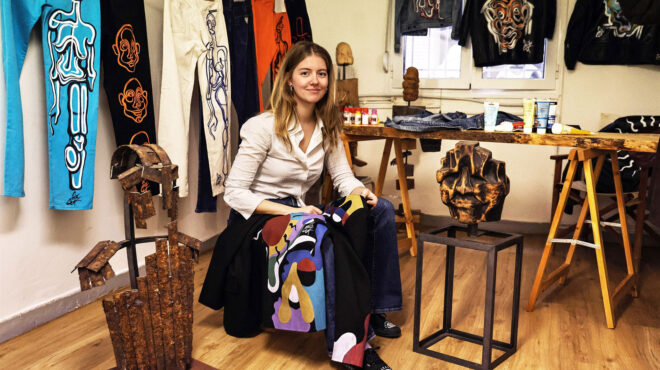 πώς-είναι-να-φοράς-ένα-έργο-τέχνης-563463919