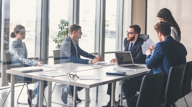 to-33-στα-δ-σ-εισηγμένων-πρέπει-να-είναι-γυν-563451496