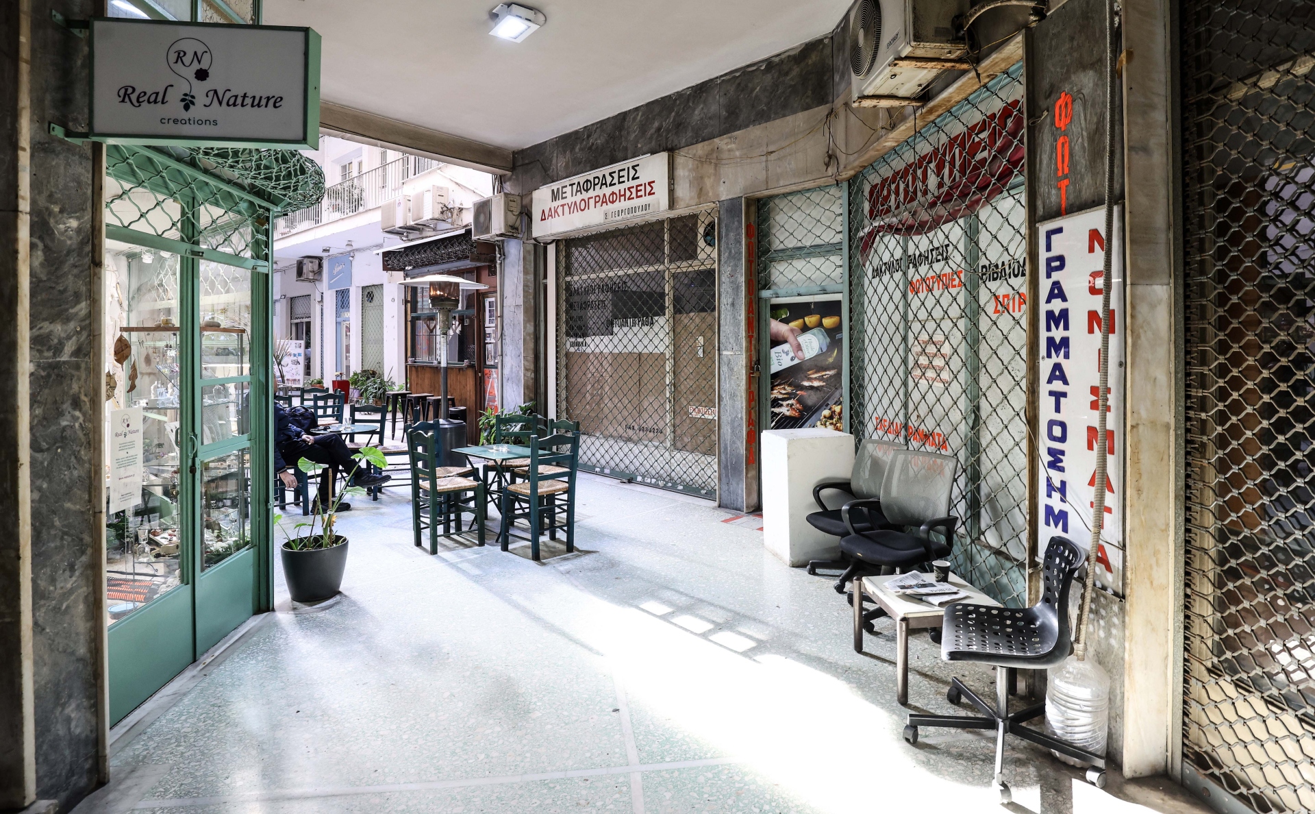 Στοά Ανατολής: «Μέκκα» της τυπογραφίας και στέκι της Μελίνας-2