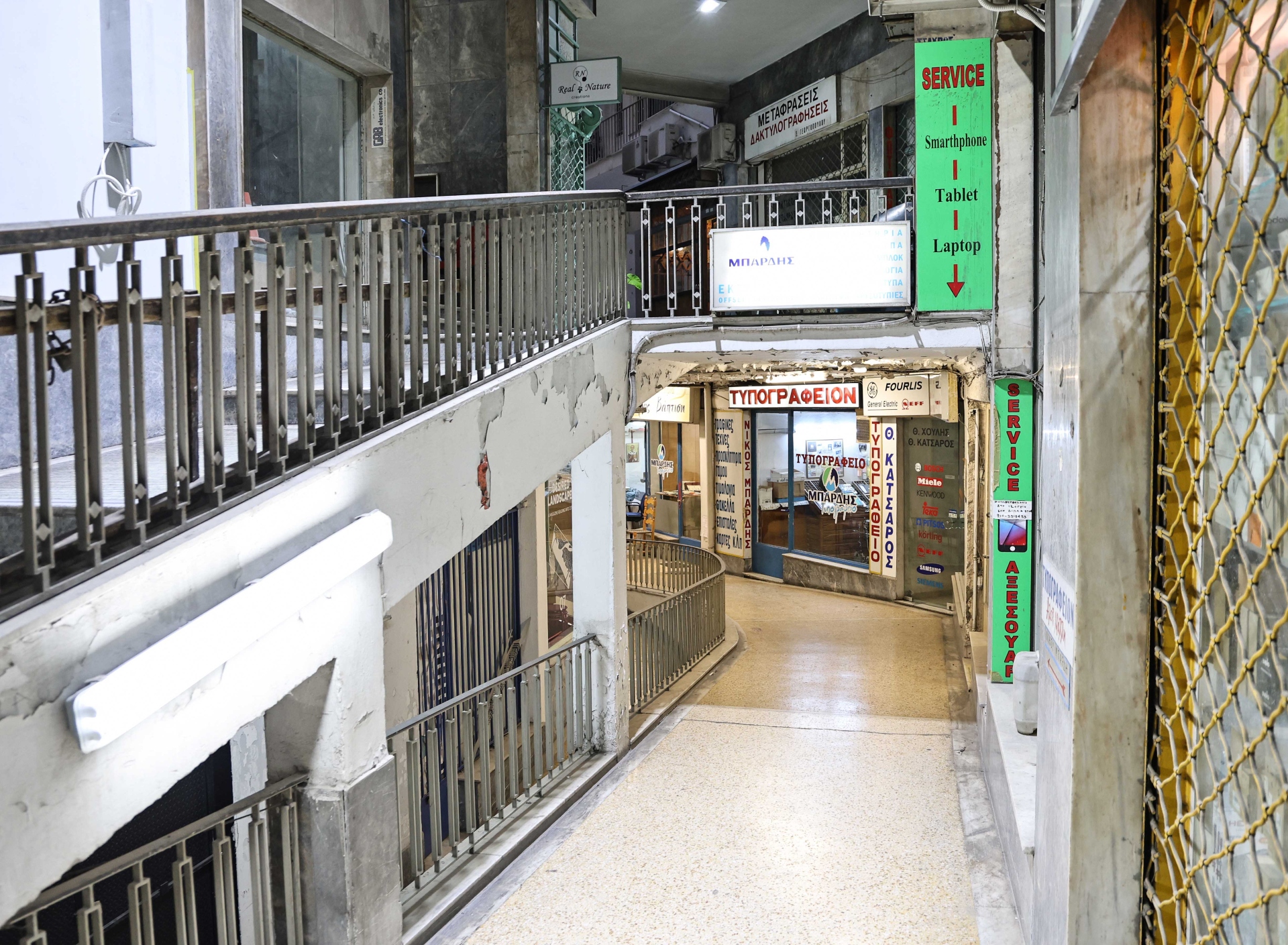 Στοά Ανατολής: «Μέκκα» της τυπογραφίας και στέκι της Μελίνας-1