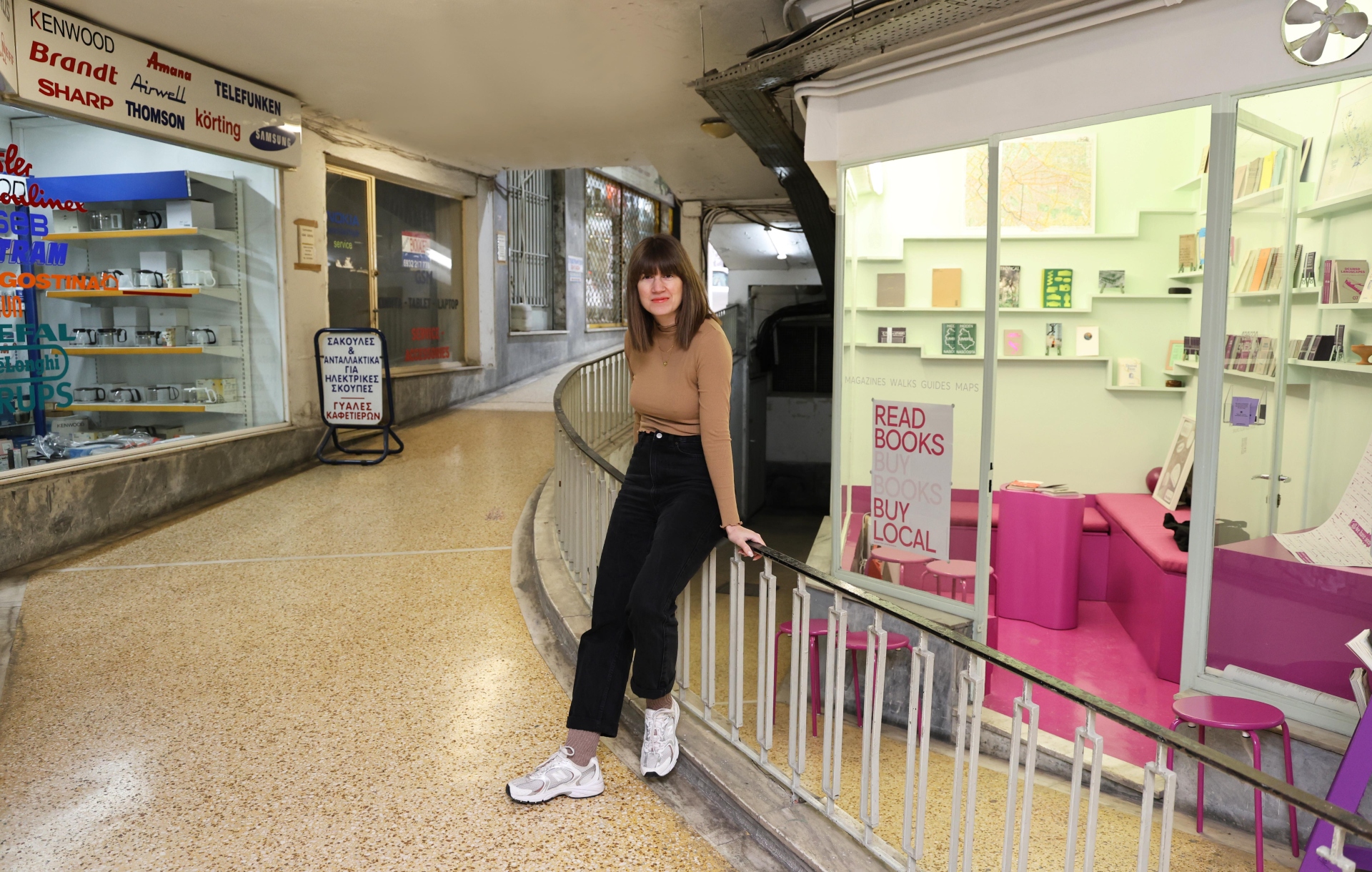 Στοά Ανατολής: «Μέκκα» της τυπογραφίας και στέκι της Μελίνας-17