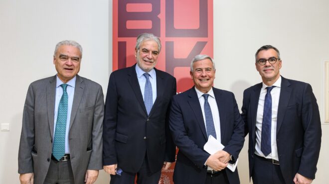 λαμπρά-εγκαίνια-για-την-έκθεση-τα-bulk-carriers-τ-563481274