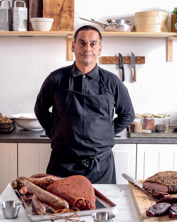 Φτιάχνουμε σπιτικά αλλαντικά: από λουκάνικα και παστράμι μέχρι λούζα και παστουρμά-1