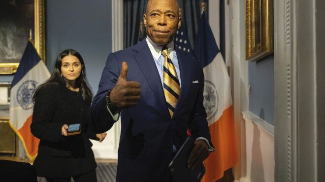 ο-τραμπ-αθωώνει-τον-δήμαρχο-που-κατη-563464474