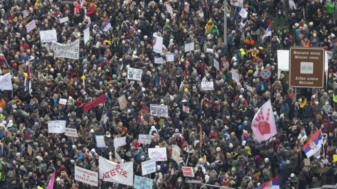 νέες-μεγάλες-διαδηλώσεις-στη-σερβία-563473165