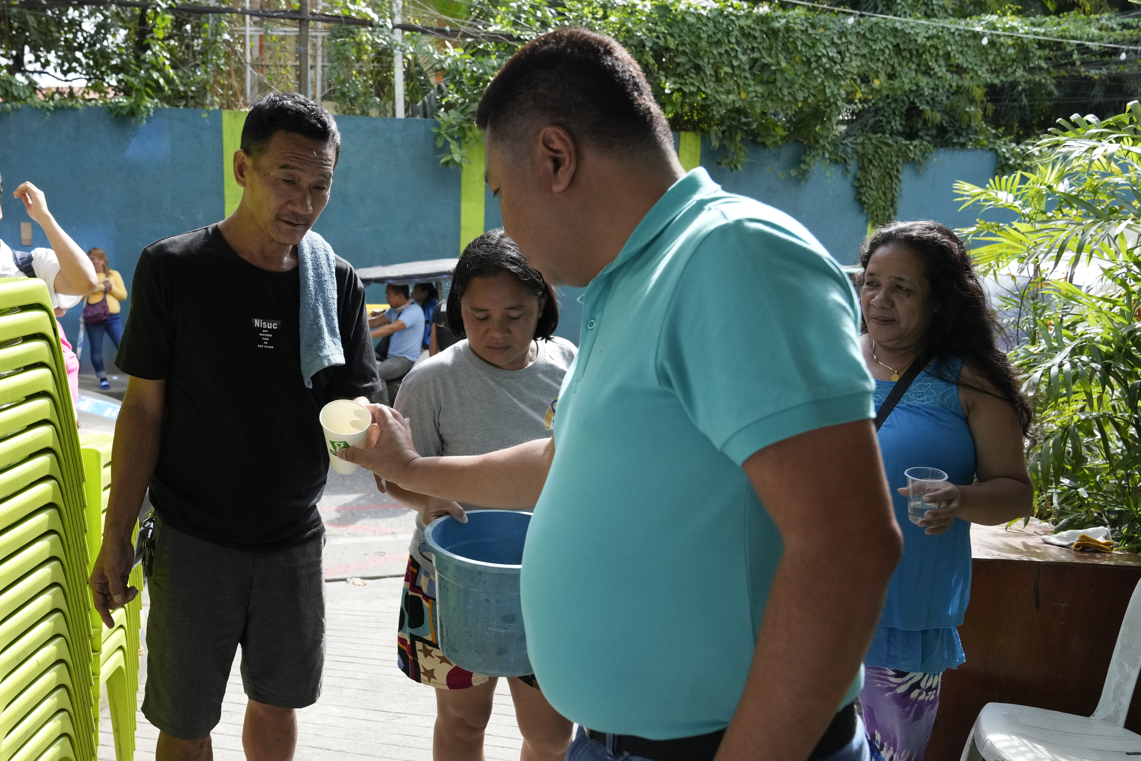 Οι Φιλιππινέζοι «επικήρυξαν» τα κουνούπια – «1 πέσο για 5 έντομα»-1