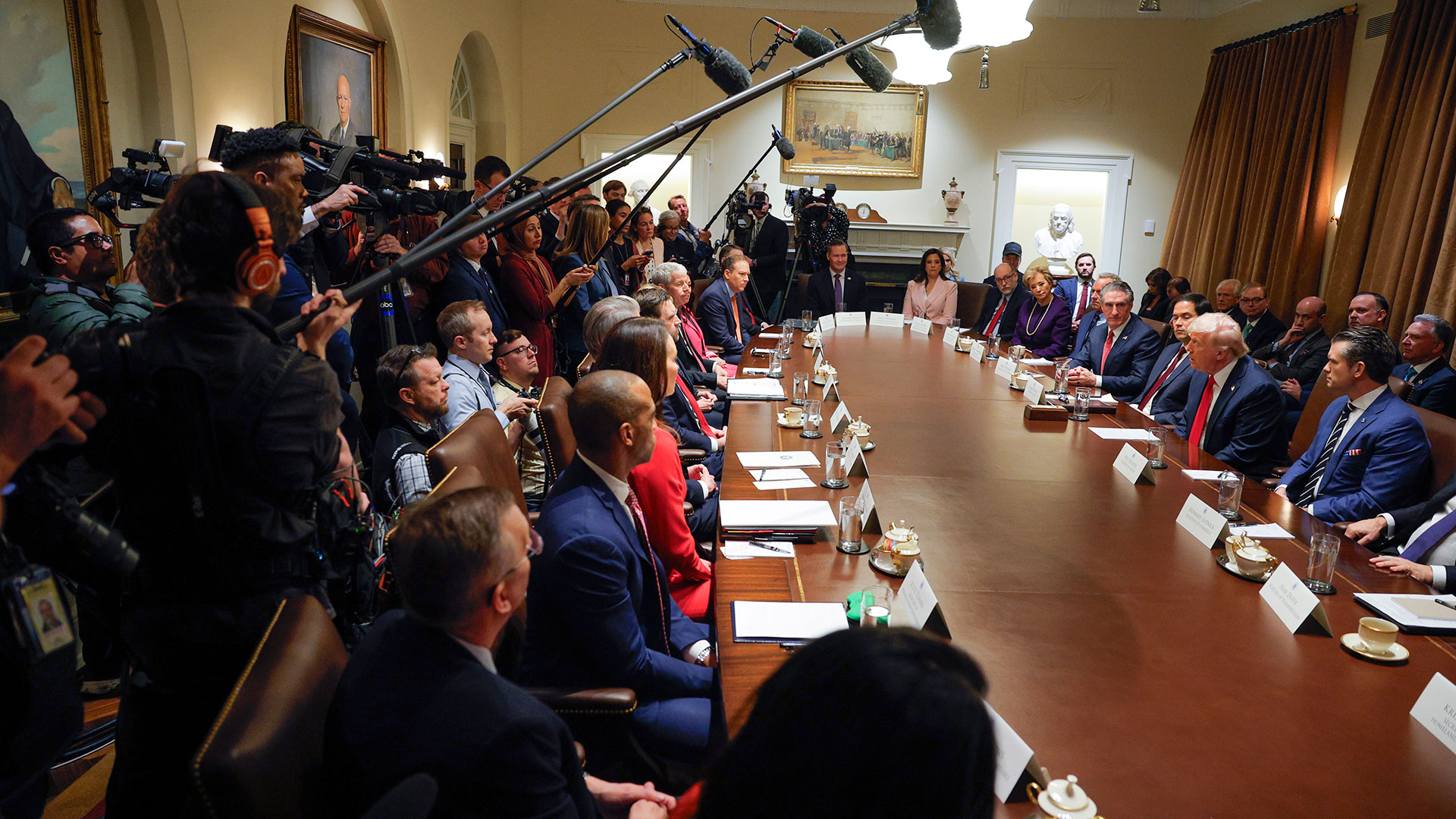 ΗΠΑ: Μανιφέστο Τραμπ και σόου Μασκ στο πρώτο υπουργικό-1