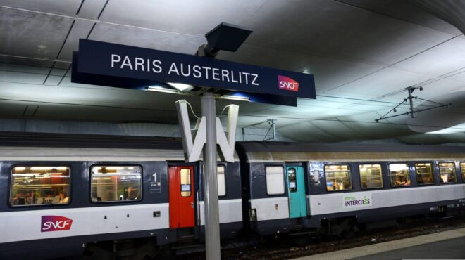 παρίσι-δύο-τραυματίες-από-πυρά-αστυνο-563450296