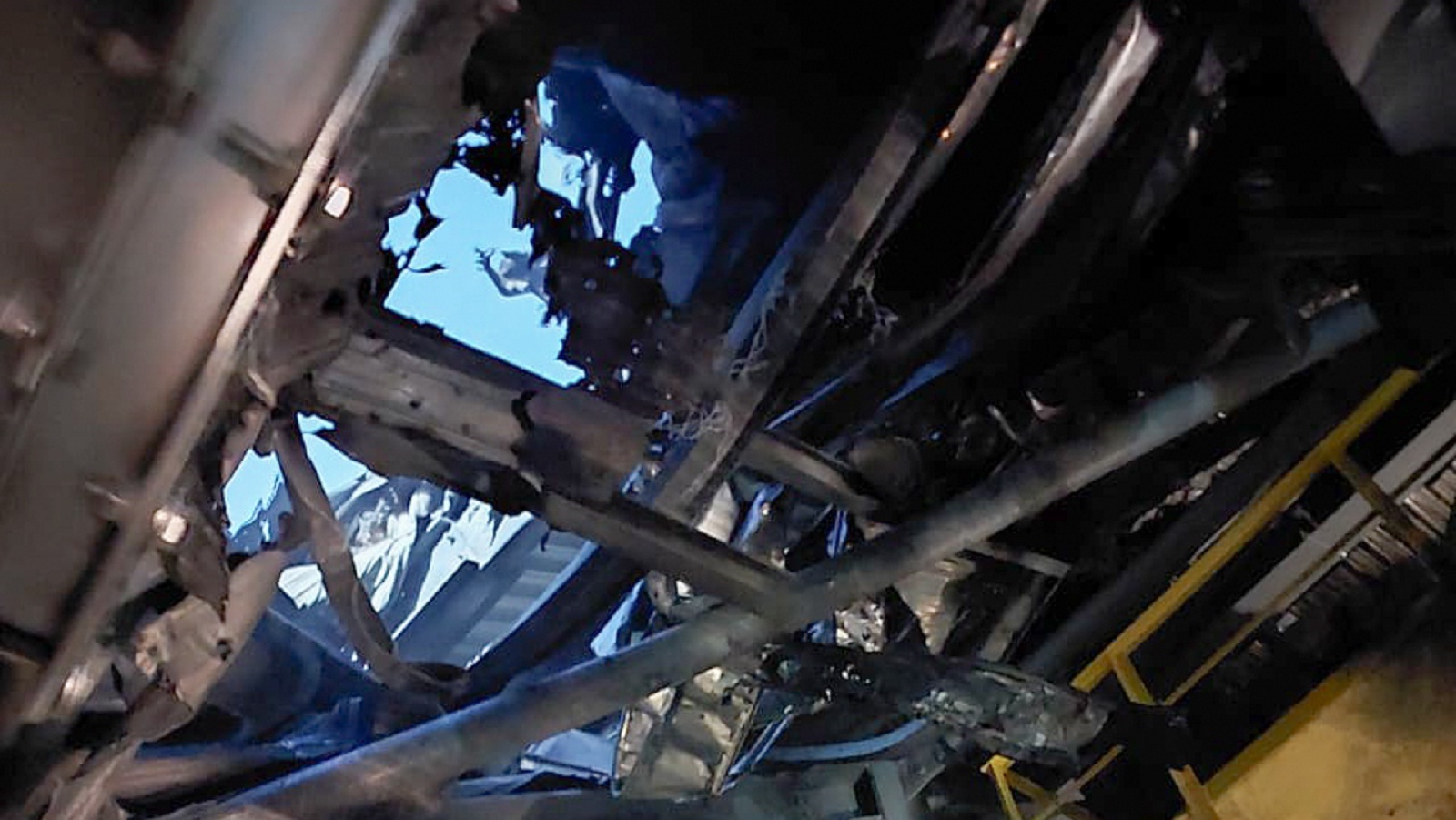 Ζελένσκι: Ρωσικό drone προξένησε ζημιές στο κέλυφος προστασίας από ραδιενέργεια του Τσερνόμπιλ [βίντεο]-2