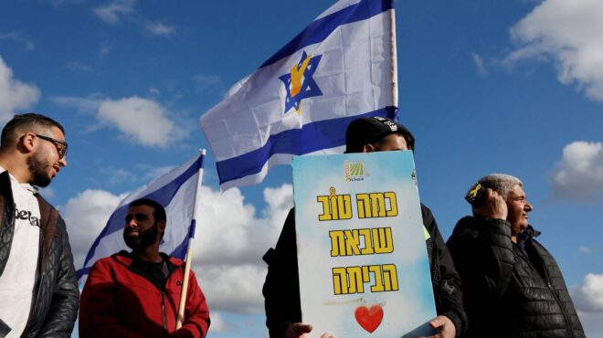 γάζα-απελευθερώθηκαν-έξι-όμηροι-από-τ-563483275