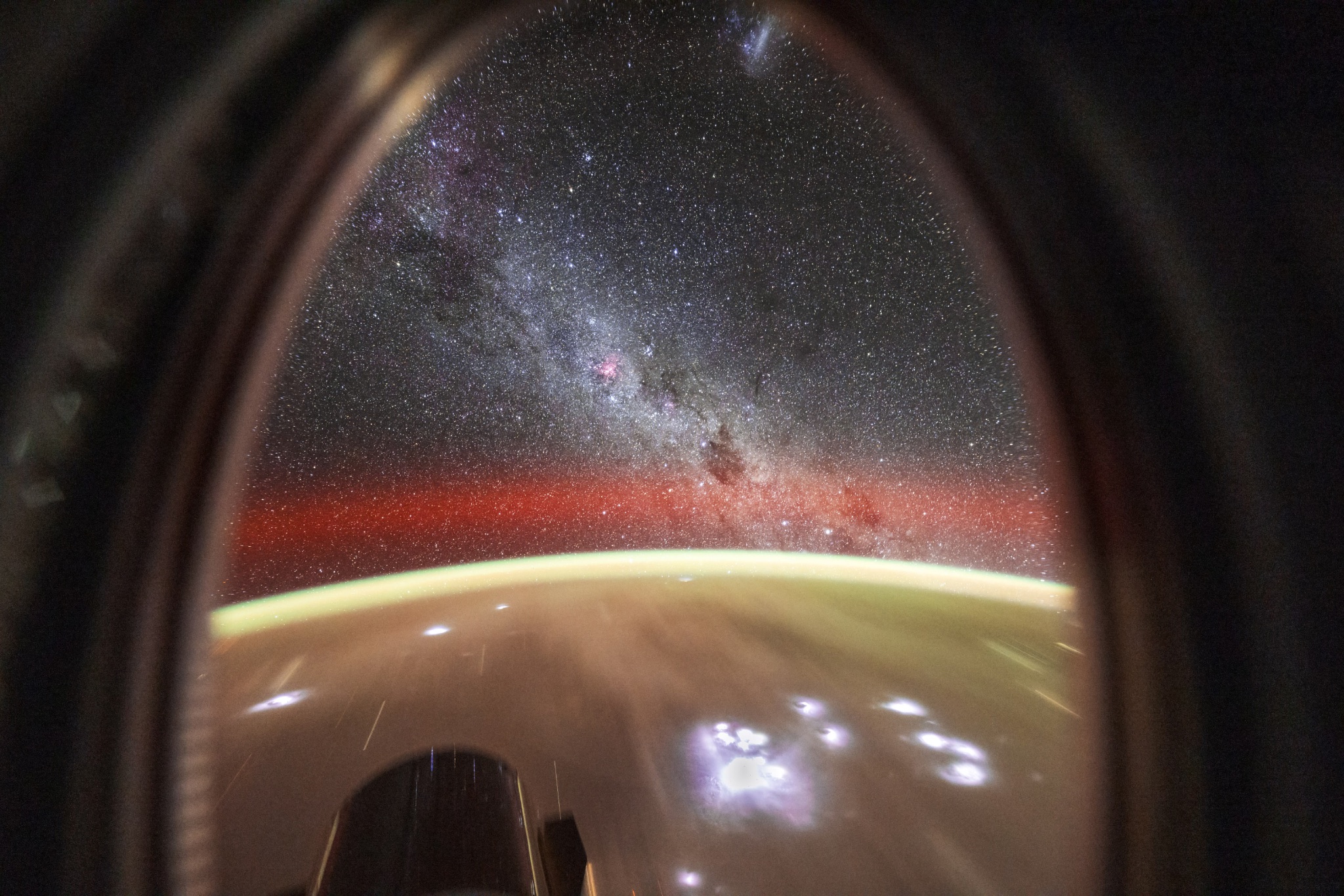 Η Γη τη νύχτα από τον Διεθνή Διαστημικό Σταθμό-3