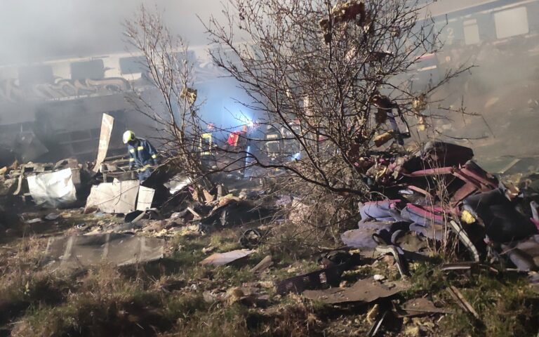 Τέμπη: «Αστυνομία, είναι κανείς εδώ;»-7