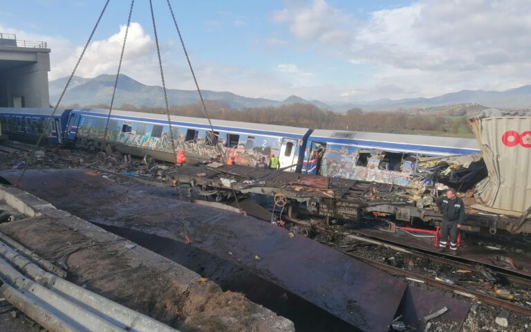 Τέμπη: «Αστυνομία, είναι κανείς εδώ;»-18