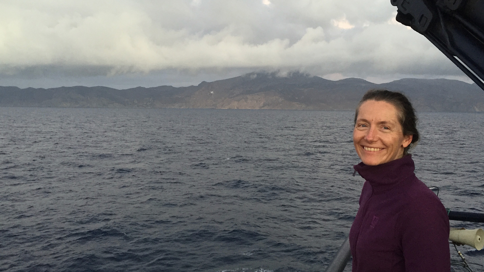 Eμιλι Χουφτ: «Το ηφαίστειο στη Σαντορίνη επαναφορτίζεται»-1