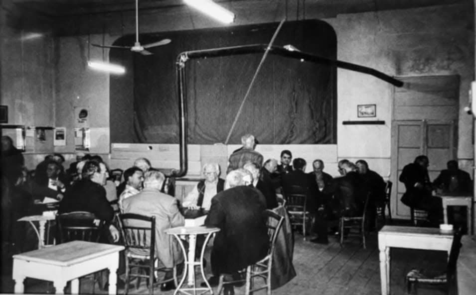 «Εδώ ο Αγγελόπουλος γύρισε τον “Θίασο” και έπινε καφέ η Ρόμι Σνάιντερ»-3