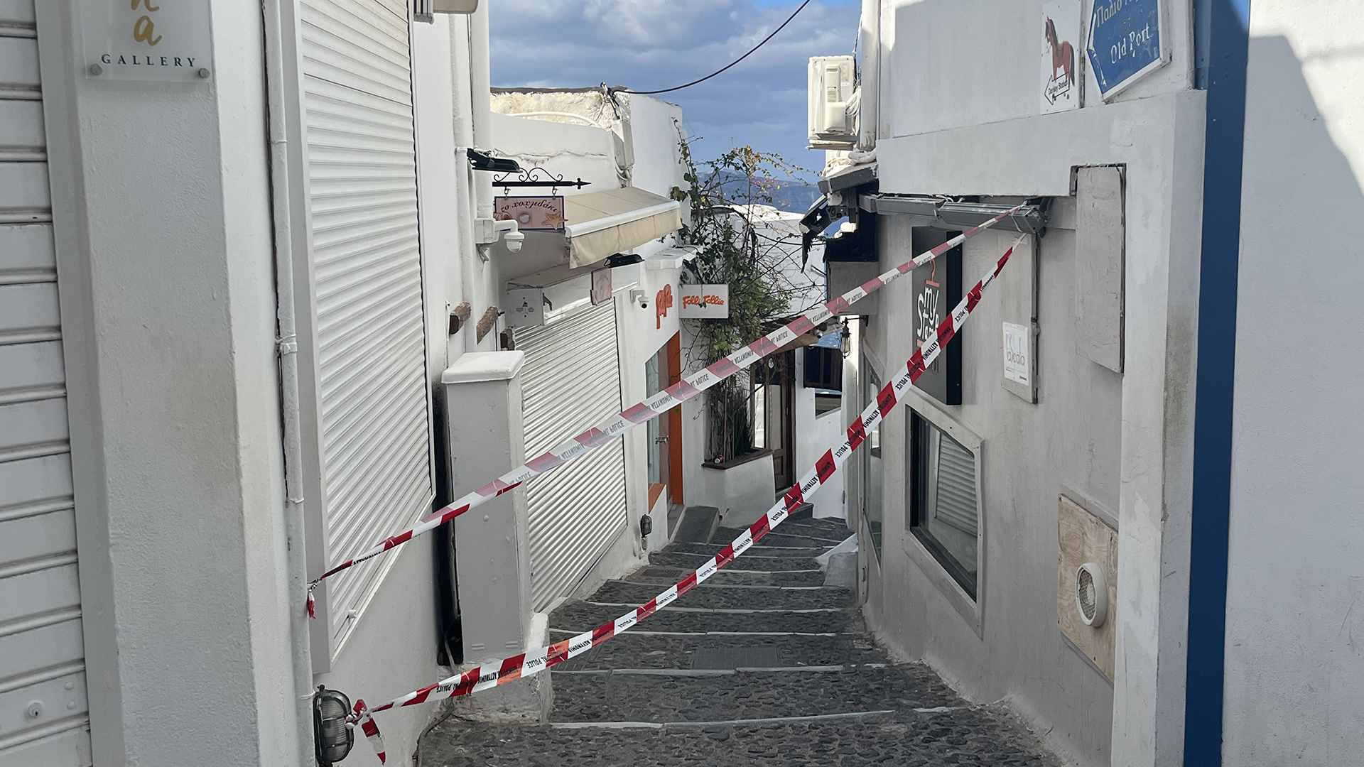 Σαντορίνη: Ο Δήμος έκλεισε σοκάκια με κορδέλες – Συνεχείς οι σεισμοί-1