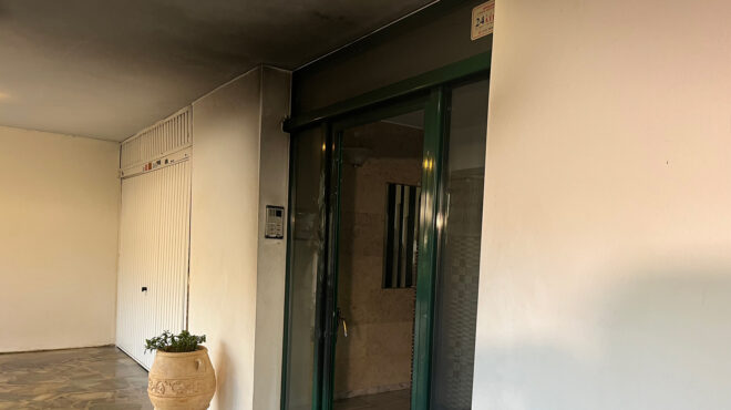 βάρκιζα-επίθεση-με-γκαζάκια-σε-πολυκα-563487865