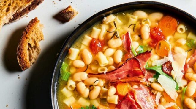 μινεστρόνε-η-διάσημη-ιταλική-φασολάδ-563483641