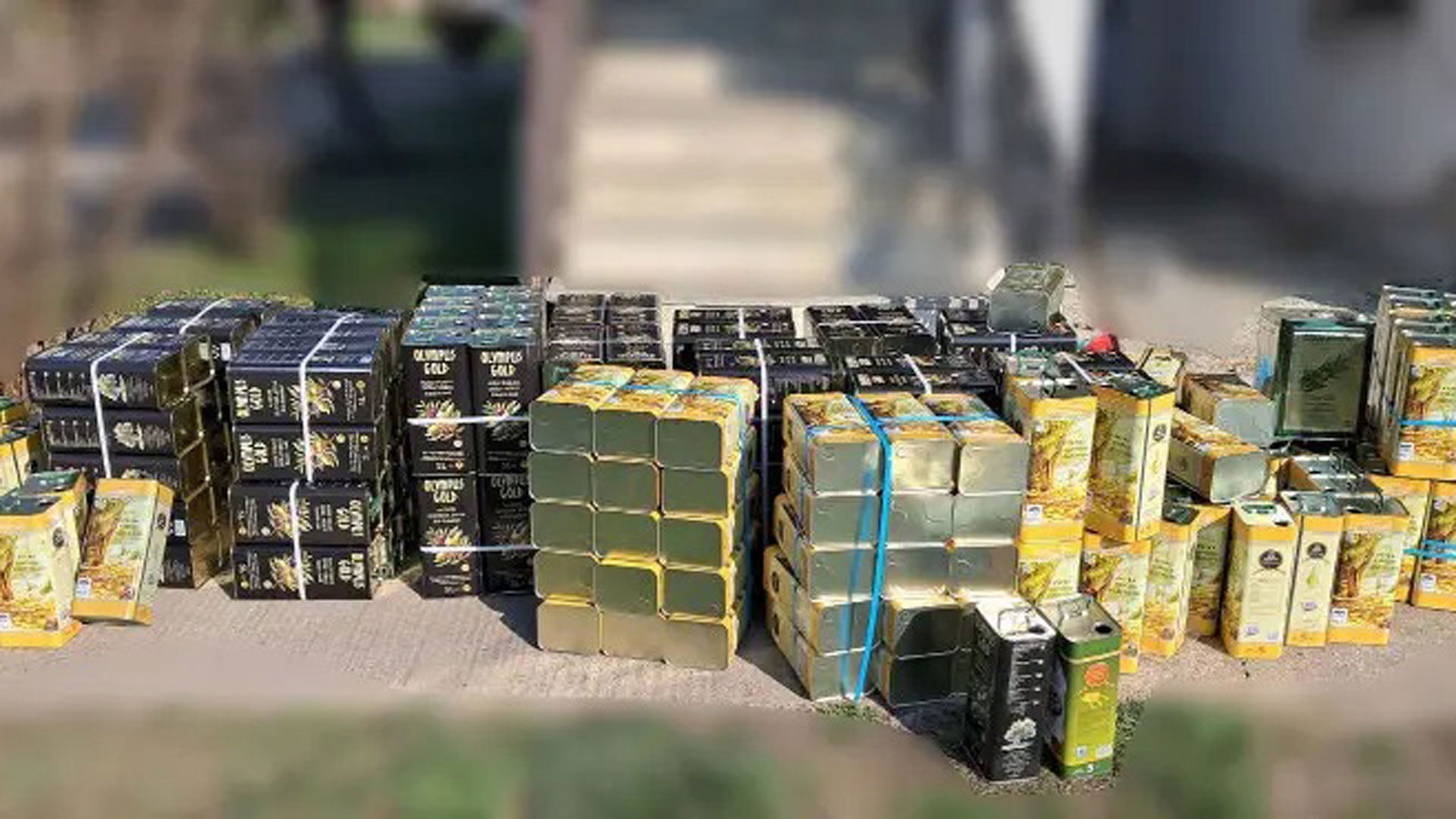 Νόθευαν ηλιέλαιο και το πουλούσαν για παρθένο ελαιόλαδο – Κατασχέθηκαν 5,5 τόνοι-2