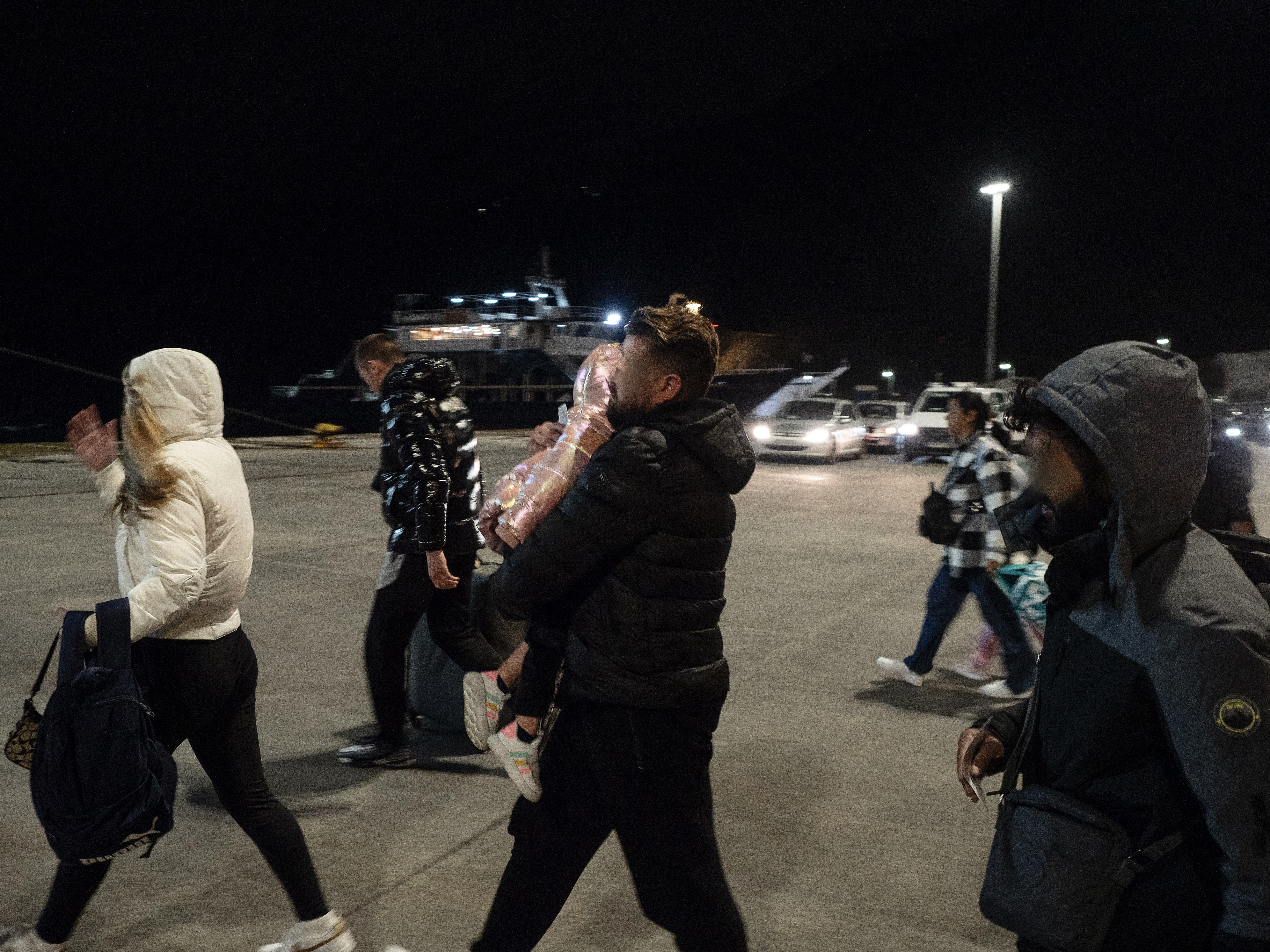 Σαντορίνη: Ωρες αγωνίας για τα συνεχόμενα Ρίχτερ-5