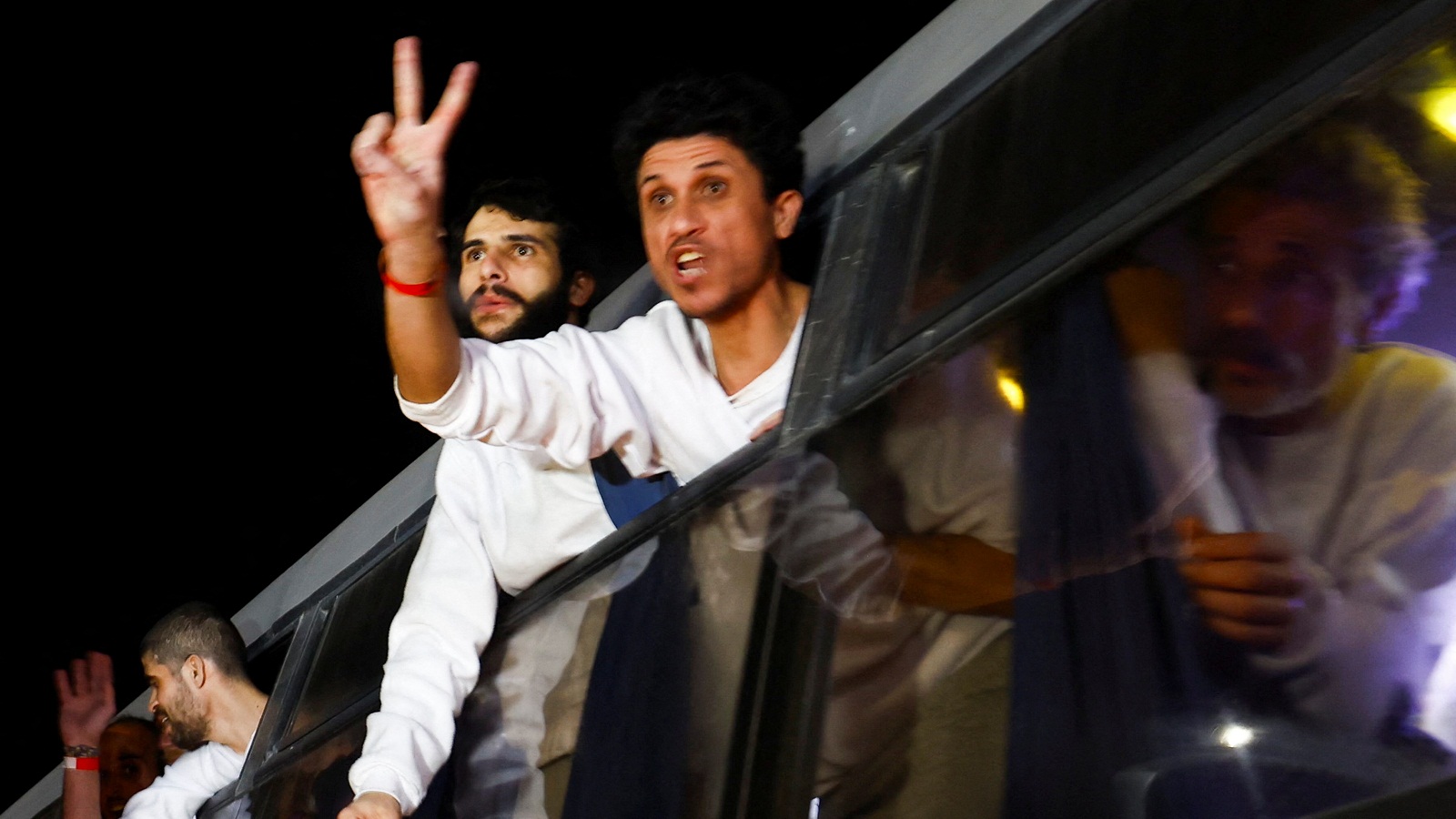 Γάζα: Ολοκληρώθηκε η ανταλλαγή Παλαιστίνιων κρατουμένων με τις σορούς τεσσάρων ομήρων-1