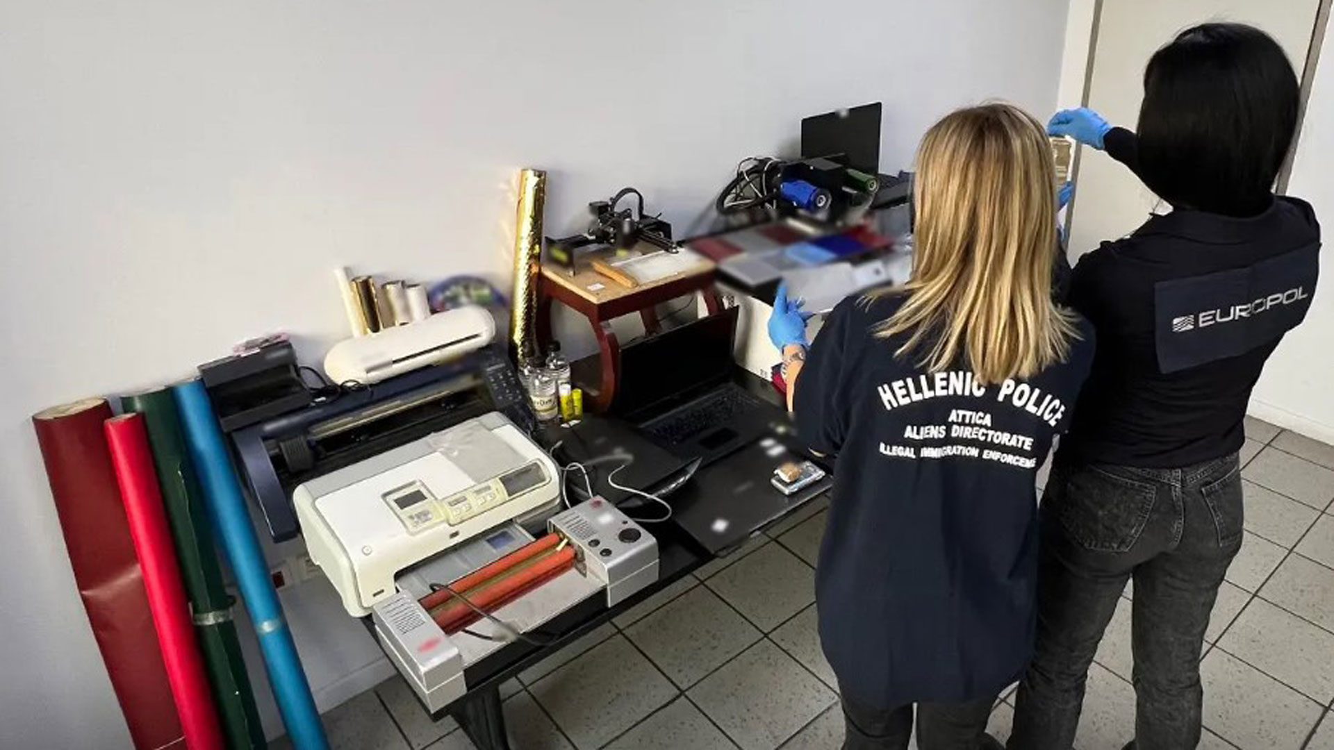 Hi tech εργαστήριο πλαστών εγγράφων στον Αγιο Παντελεήμονα – Μία σύλληψη-1
