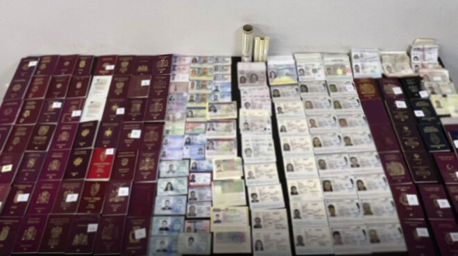 hi-tech-εργαστήριο-πλαστών-εγγράφων-στον-αγ-563454694