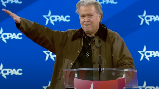 ηπα-βολές-στον-στιβ-μπάνον-για-ναζιστ-563481037