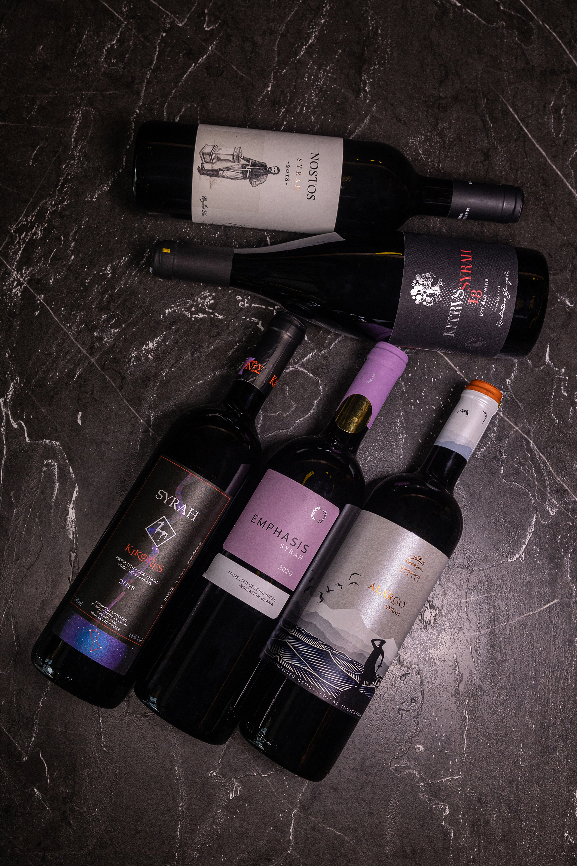 5 κορυφαία ελληνικά Syrah για όσους λατρεύουν τα στιβαρά κόκκινα-1