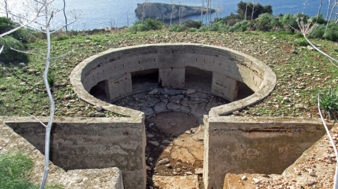 τα-αθέατα-οχυρά-του-σαρωνικού-563448805