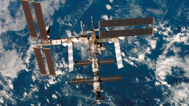 μια-ερωτική-επιστολή-στη-γη-563490646