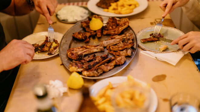 μαύρος-γάτος-η-ιδέα-του-παϊδιού-και-μια-563456569