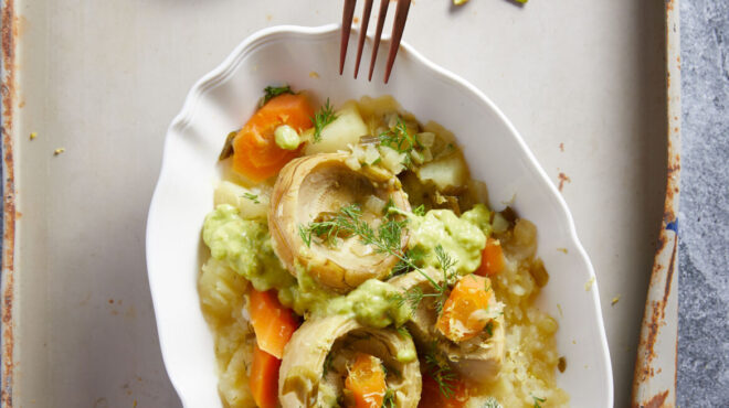 αγκινάρες-αχνιστές-με-πέστο-αβοκάντο-563489707