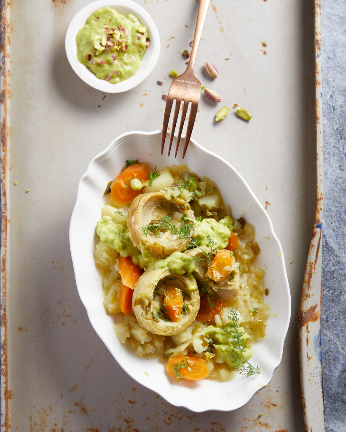 αγκινάρες-αχνιστές-με-πέστο-αβοκάντο-563489707