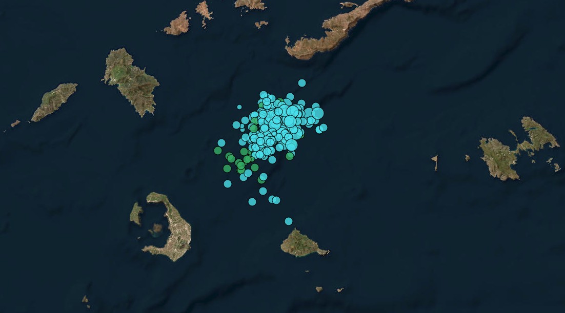 Σεισμός τώρα: 5 Ρίχτερ ανάμεσα σε Σαντορίνη και Αμοργό, αισθητός στην Αττική-2