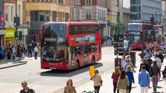 διέφυγε-οριακά-την-ύφεση-η-βρετανική-ο-563469781