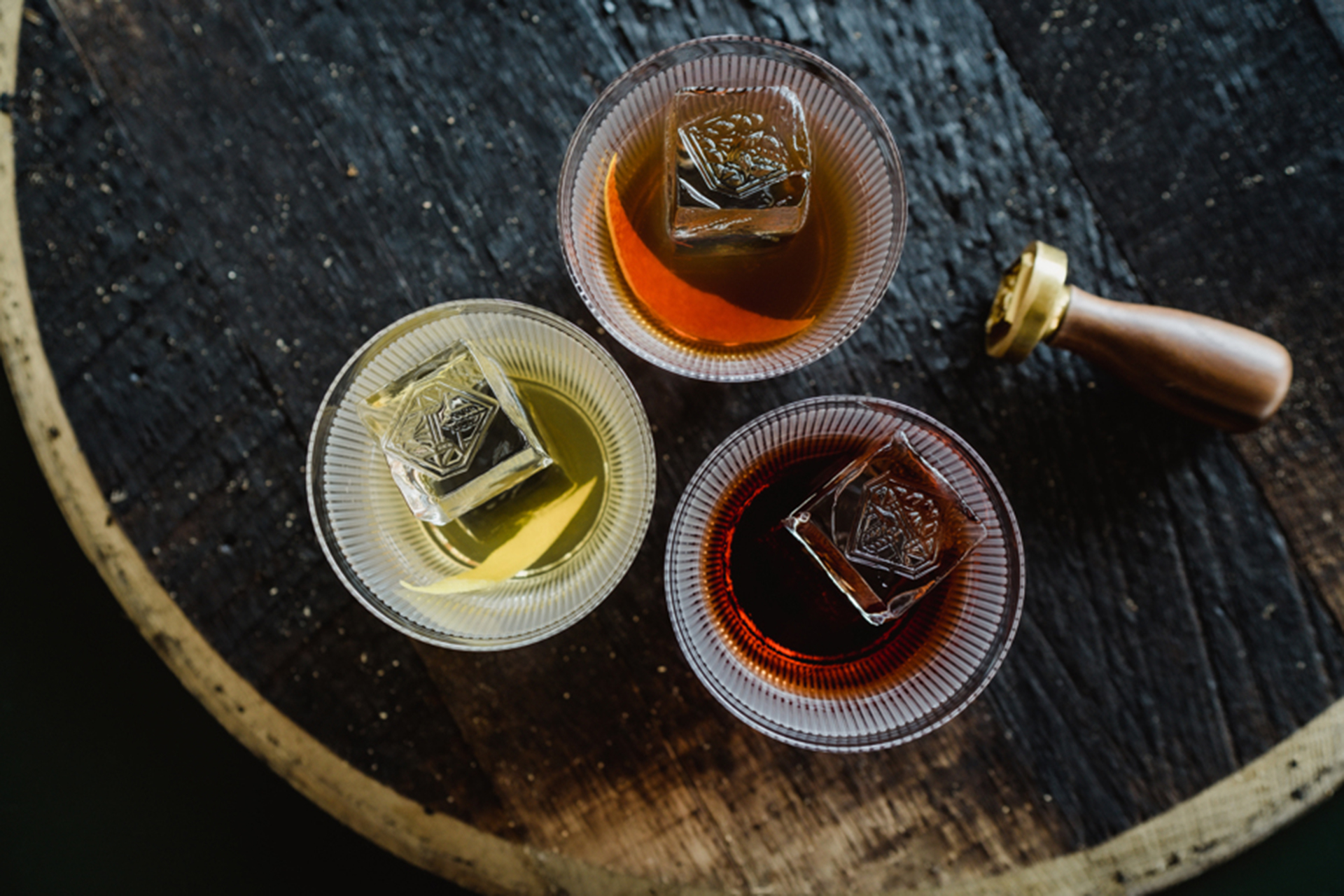 Κοκτέιλ με βάση το ουίσκι και custom παγάκια