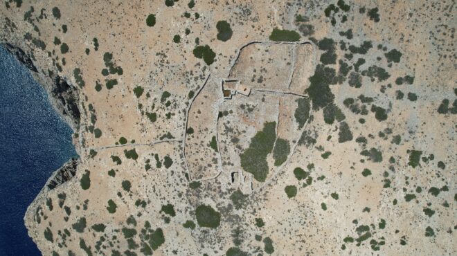 η-μυστηριώδης-νήσος-ανυδρος-563451301