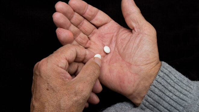 ωφέλειες-και-κίνδυνοι-από-την-καθημερ-563478541