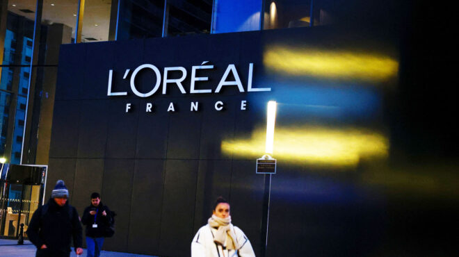 η-φρανσουάζ-μπετανκούρ-δίνει-στη-νέα-γ-563460637