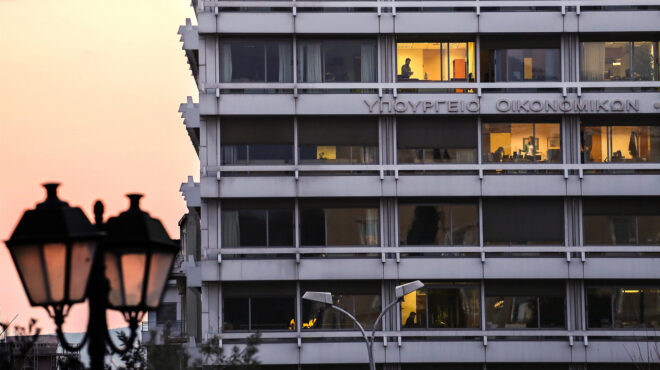 μειώθηκαν-οι-εξαγωγές-για-δεύτερη-δια-563448919