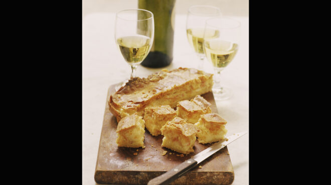 πίνουμε-κρασί-με-κέικ-563478988