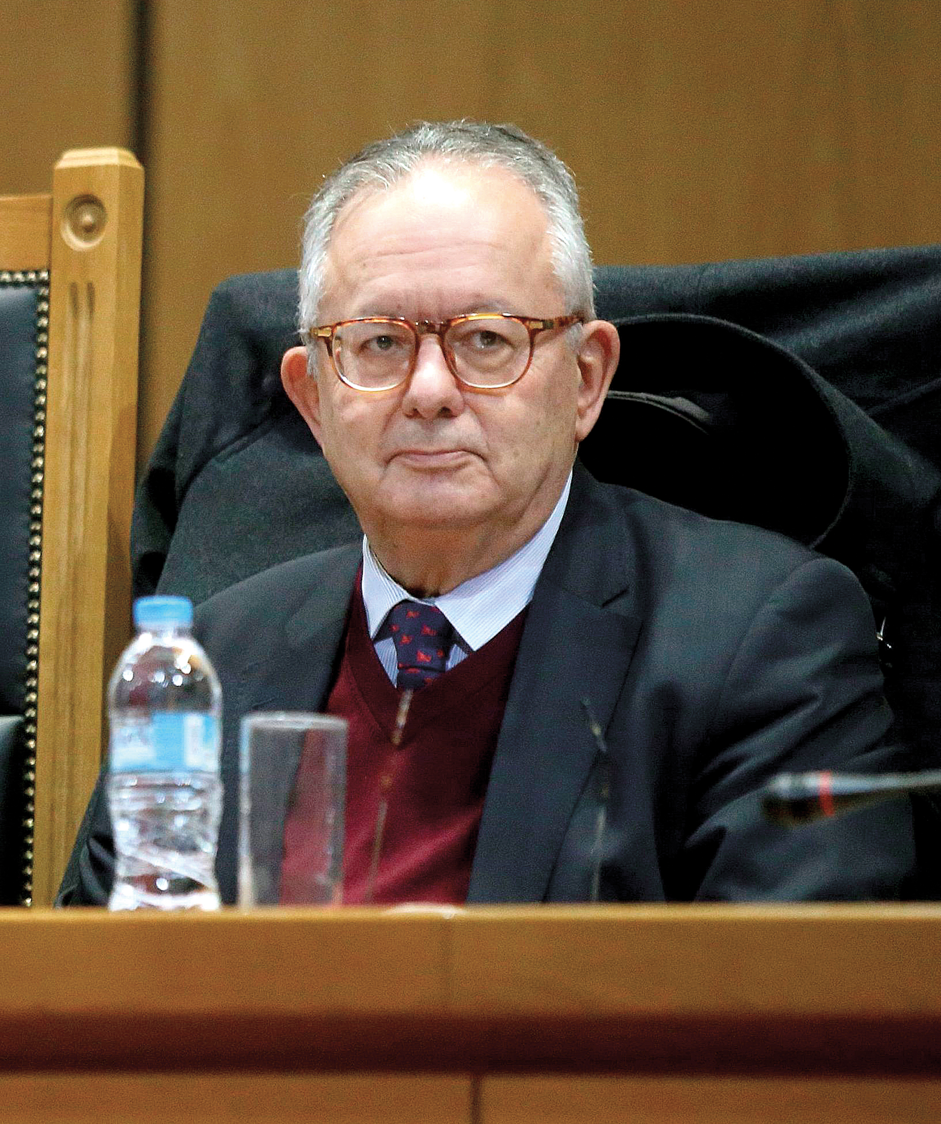 Ποιος σφίγγει την πεταλούδα της Δικαιοσύνης;-1