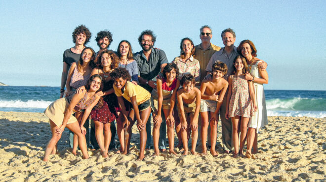 μητέρα-μόνη-με-παιδιά-στη-χούντα-της-βρ-563471128